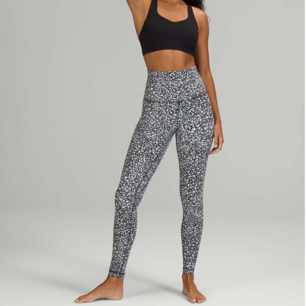 EUC lululemon align super high rise pant 28”